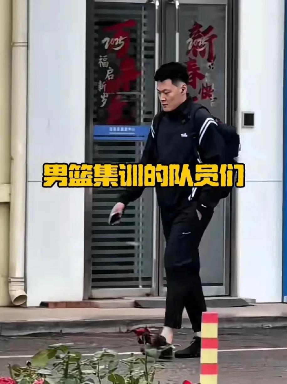 为什么不喜欢张宁，就冲这点！
最新一期的中国男篮阵容已经公布，山西队张宁再次入选