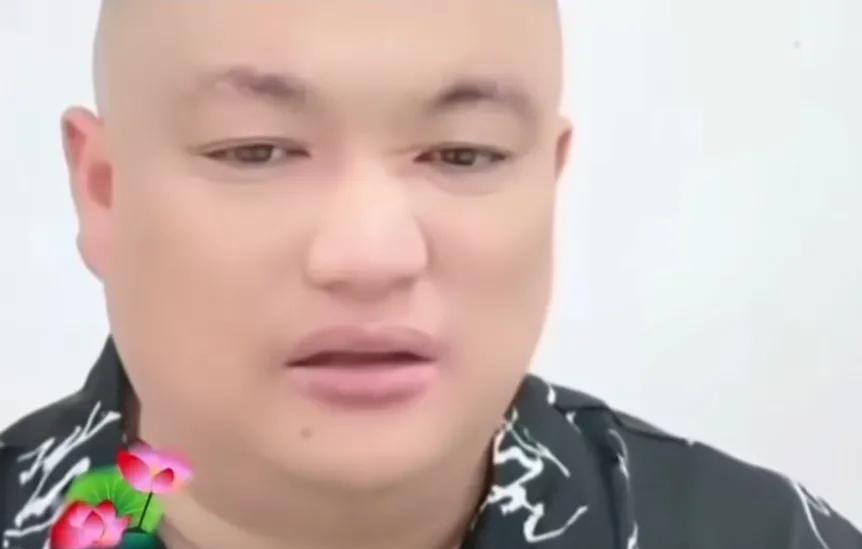 李超眼睛坏了，是不是得A滋B了？姑娘乐乐害怕了。
    李超把网络当成了家，什