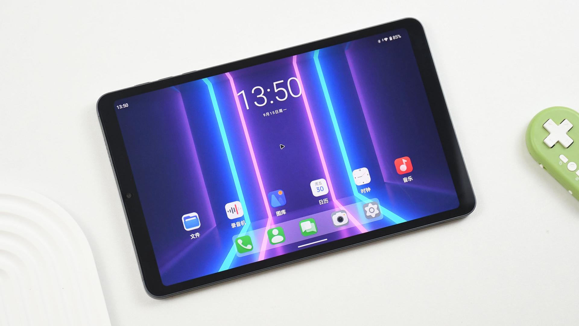 8.4英寸的“大号手机”简评：搭载天玑7300，90Hz高刷，金属机身