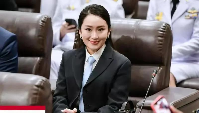 佩通坦不要辞职！泰国民众也不应该要求佩通坦辞职！
佩通坦干的挺好，治国理政思路清