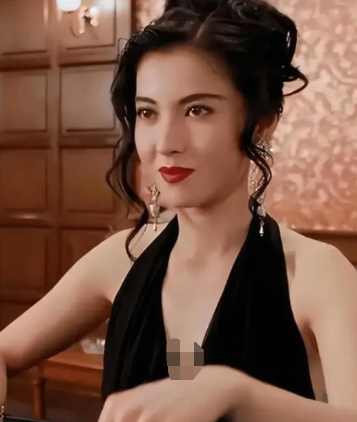 港产片女神女儿大学毕业🎓 21 岁的她性感靓丽超有潜力！
