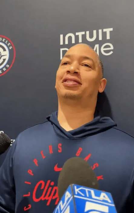 接下来会如何应对场均三双的约基奇？卢：到时候你就知道了

据NBA记者Tomer