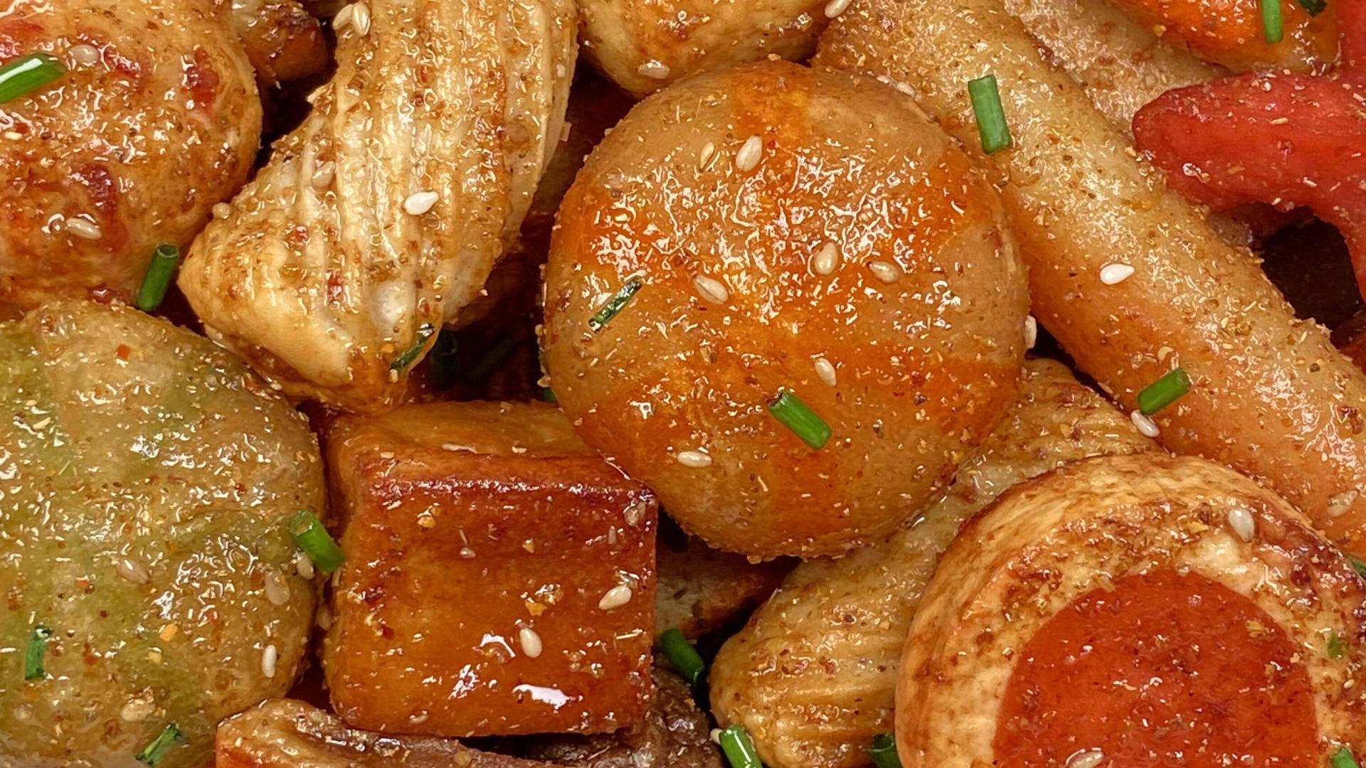 烤火锅丸子：从沸腾到炙热的味蕾狂欢，烟火中的市井传奇