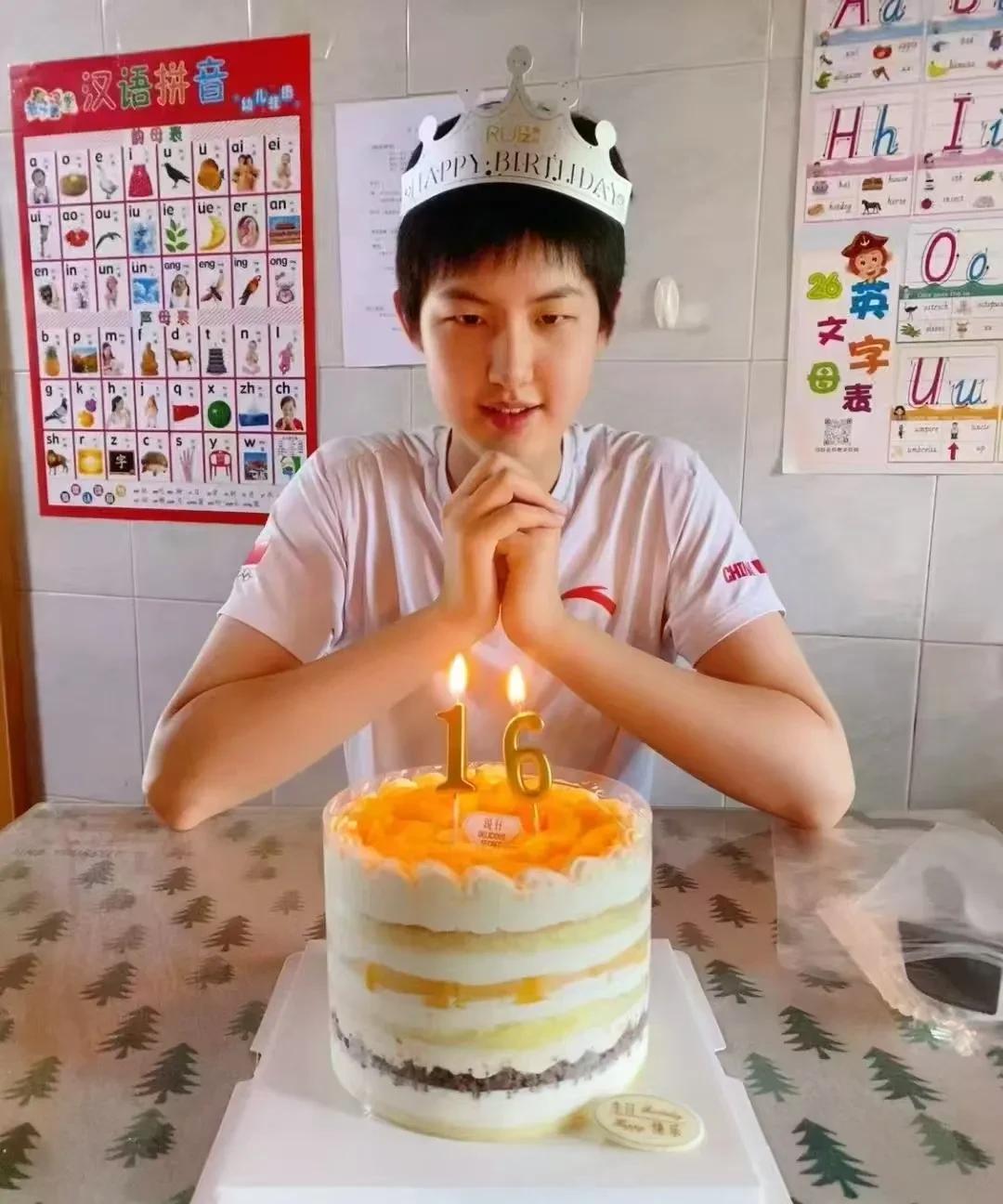 国少女排“大杀器”陈晓辉迎来16岁生日。这位在U17世锦赛上荣膺“最佳副攻”奖项