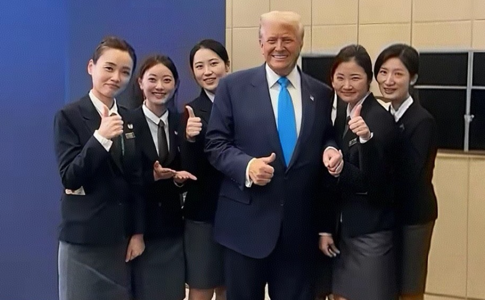 特朗普去韩国，最开心的事！

前天，特朗普在韩国着实开心了一把，这个开心和他的几