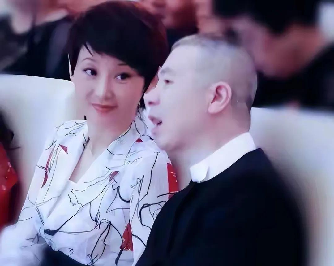徐帆与冯小刚结婚26年，没有生育自己的孩子，只收养了一个女儿。    我想不明白