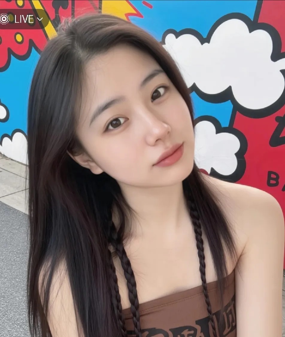 35+未婚未育，别人都不愿意给介绍对象了。
无论是谁，都会追问，
“年龄大了还能