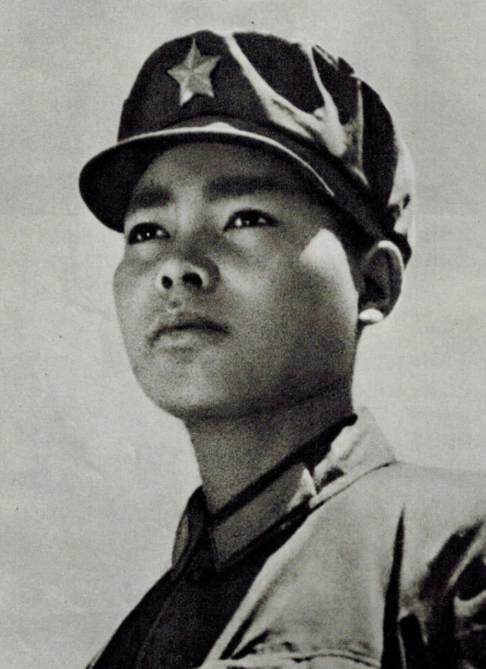 1979年，我军遭到越军的顽强阻击，战况惨烈，19岁的战士岩龙却在对战时不见了踪
