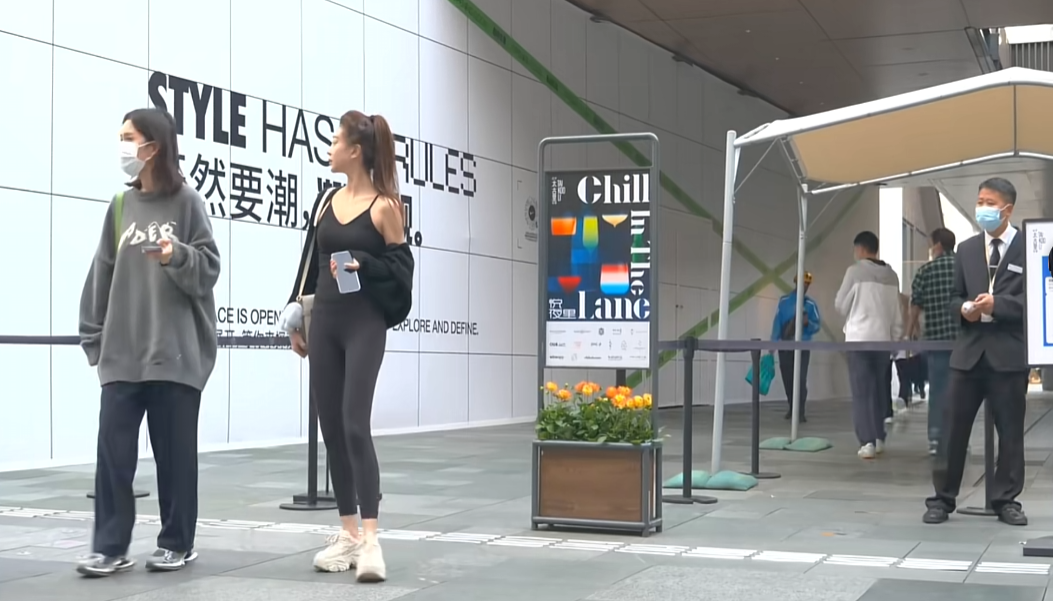好好美女不知道为什么走鸭子步[裂开][裂开][裂开]
