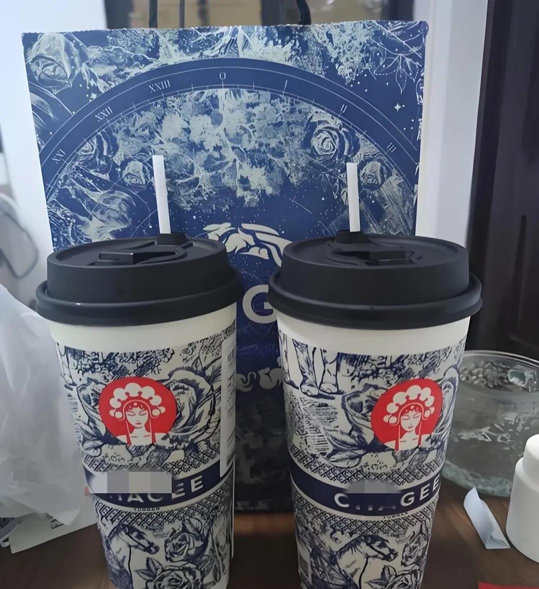 真是搞不懂，立秋就立秋，还要喝什么秋天的第一杯奶茶！
我们办公室共有五个人，四个