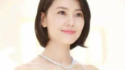 高圆圆不愧是“国民女神”，44岁高圆圆一出手，焦糖棕杀疯了！入秋两套穿搭，直接把“高级感”焊死在身上
