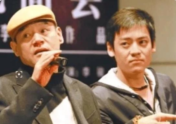 2002年，巍子送儿子王紫逸去国外念书，却不料儿子花钱大手大脚，超出他的认知，他