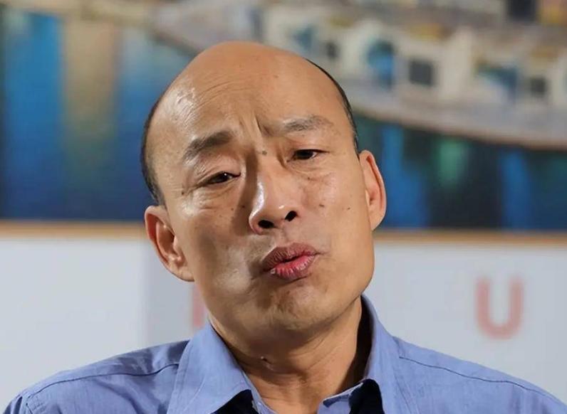 台面上郑丽文跳得欢？
真正主角是韩国瑜
韩国瑜确实是个关键。
虽然他不轻易表态，