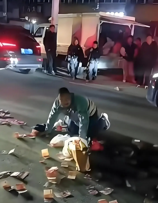 世人都爱钱，当一个人视钱如草纸的时候，或许就是他人生最崩溃的时刻。3月28日19