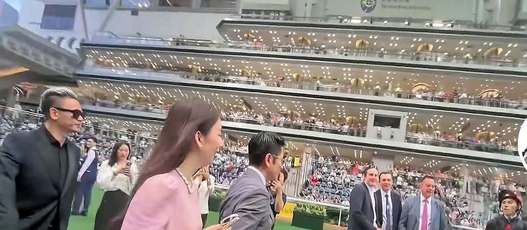 我发现一个事！

方媛是实打实的花瓶！

你看他和郭富城一起出席活动一个