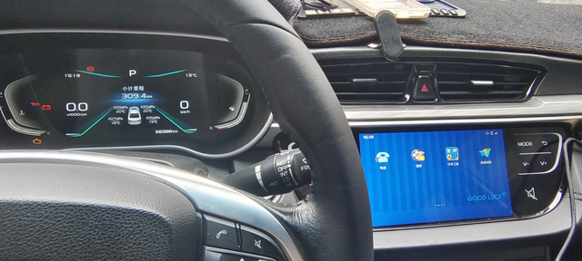 吉利帝豪领军版
2019年车买来到现在有五年，机车系统从来没有升级过，应用里面什