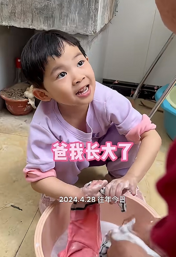 72岁天赐爸爸终于说出了心声
这么多的评论对他来说非常扎心
不是因为自己年纪老了