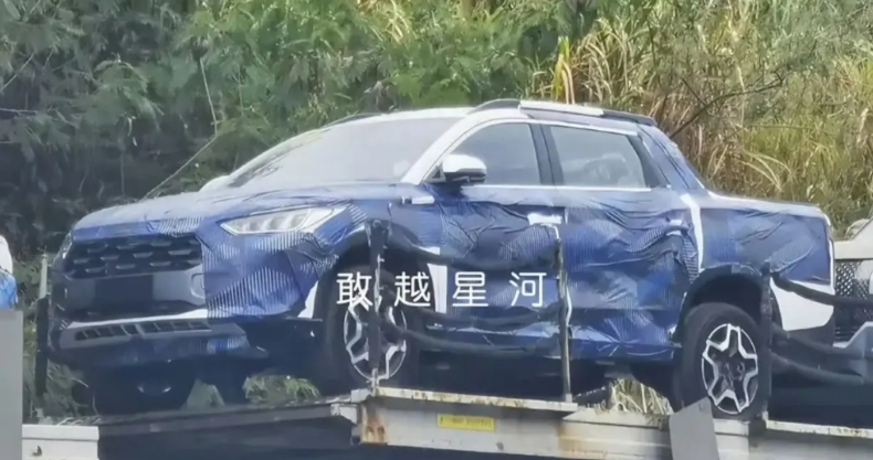 继硬派越野之后，长城汽车的另一个基本盘也要准备被动摇了，那就是皮卡！

目测比亚