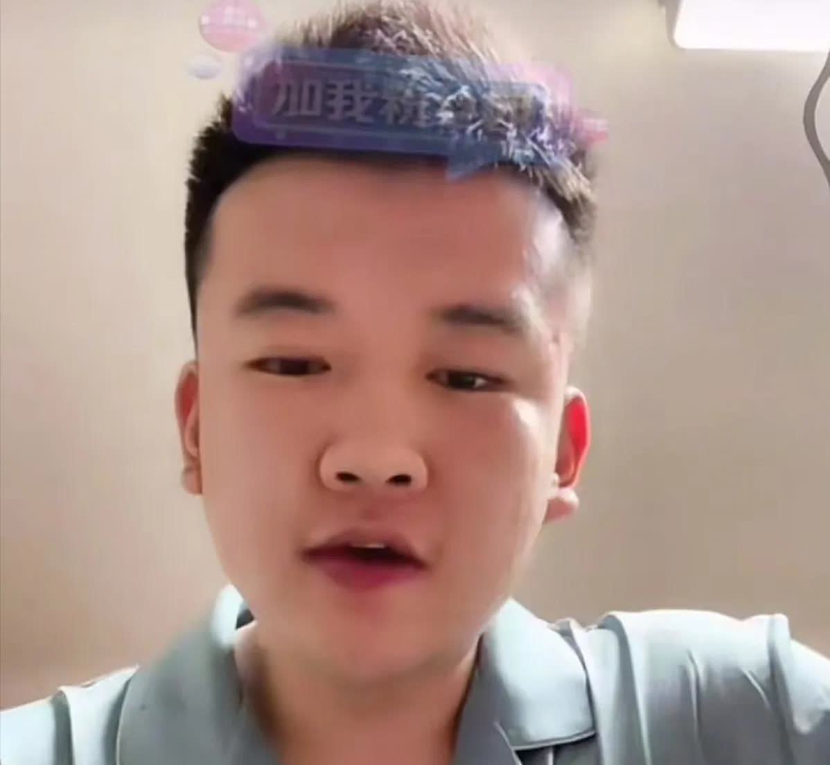 木森特意向粉丝说他和鹏哥早就是好朋友了，我22岁的时候欠了一千多万，欠谁的账你们
