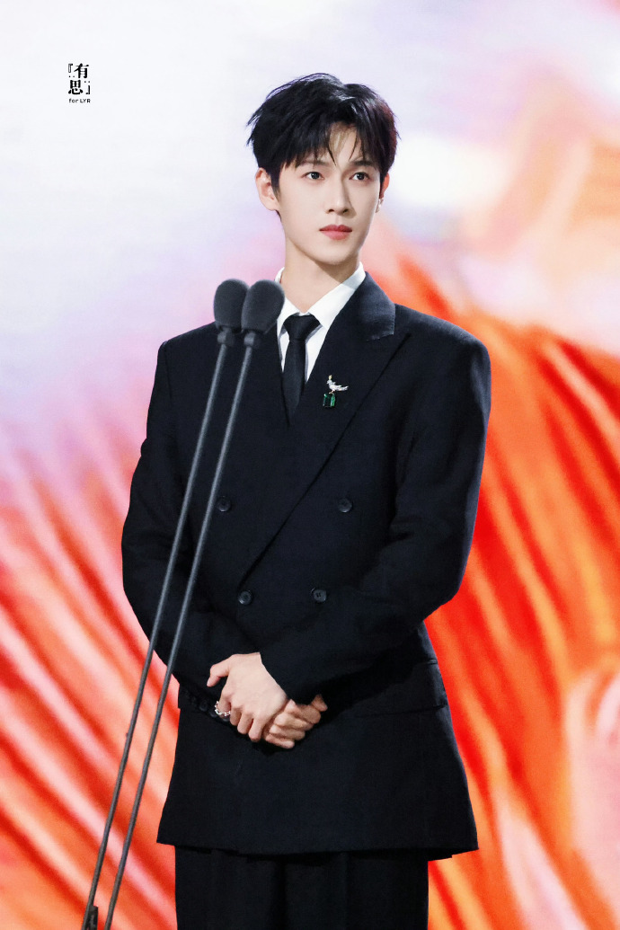 李昀锐用演技一步步证明自己
恭喜获得年度品质艺人跟𝐕𝐈𝐏之星