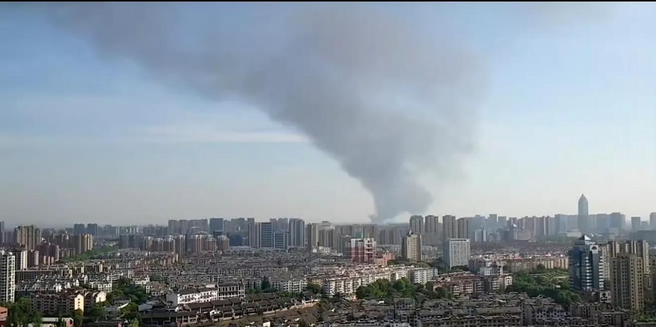 山东高密友道化学有限公司一车间突发爆炸。
爆炸这么大，不知道有多少伤亡人数？
事