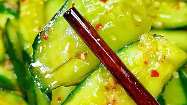 夏日必备清爽拍黄瓜，简单易做又解暑