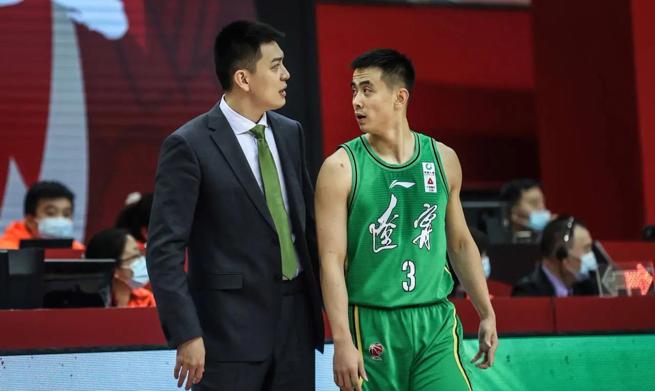辽宁队重大喜讯，超级前锋加入接班李晓旭，杨鸣宣布重要决定
辽宁队没能完成卫冕，意