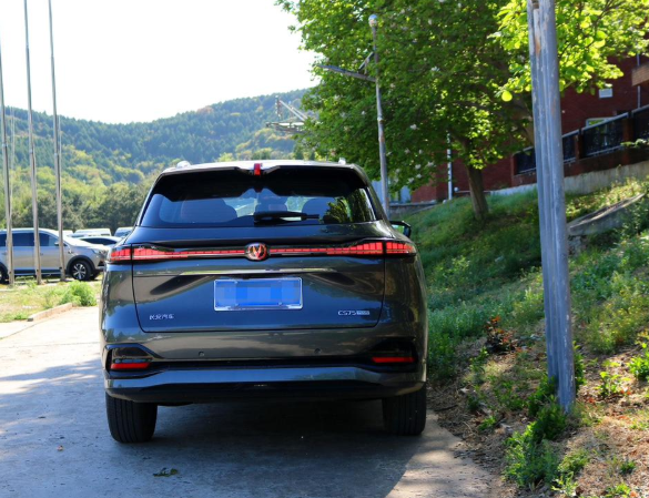 CS75PLUS实测一百公里能耗记录
出行概况
这次出行是为了找朋友聚会，周末闲