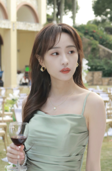 黄婷婷的小清新穿搭，期待未来的精彩！