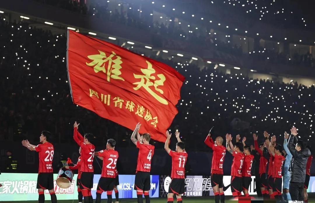 还没有夺冠，主教练与主力球员就要转投别家了吗？
网上大肆报道，云南玉昆已经瞄上了