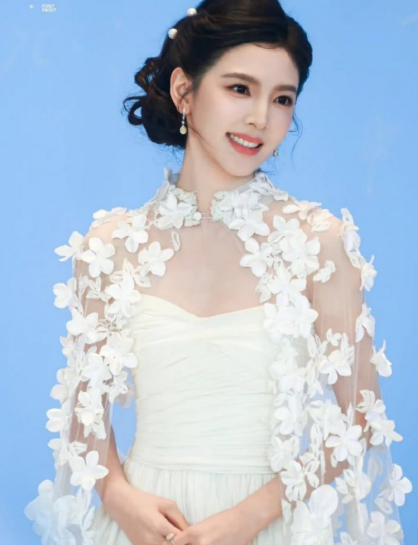 古灵精怪的“楠公主”，这甜甜飞吻就这样走进我的心里 ​​​