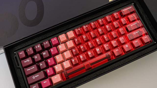 为了给鼠标腾地儿，我换了这把“小钢炮”键盘，游戏操作稳又准