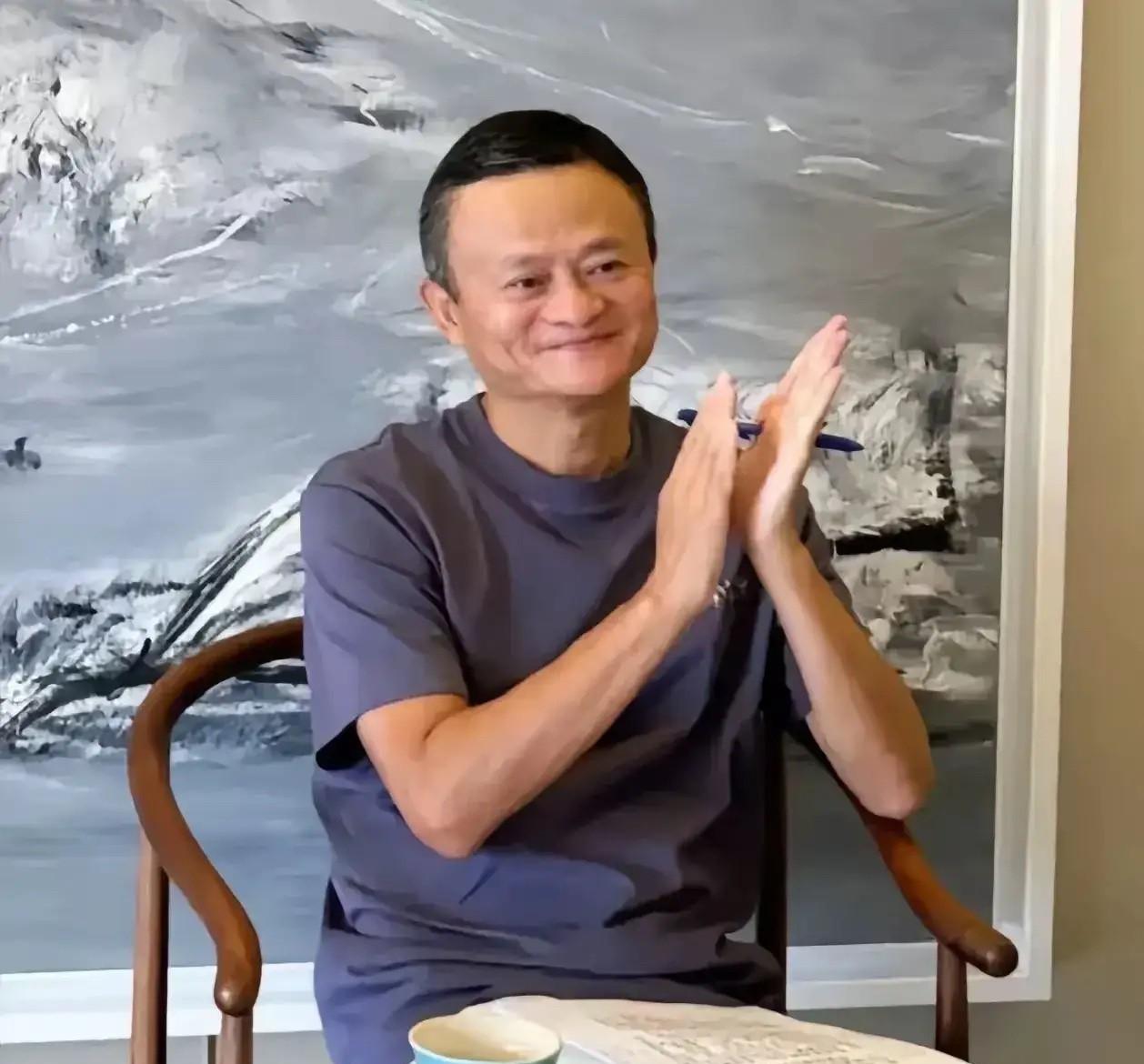 钉钉那位扛把子临走前扔了篇万字“吐槽帖”，直接把阿里遮羞布扯了！
以前戴工牌出门