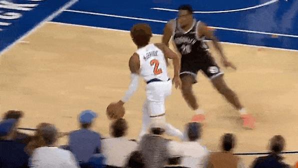 布伦森倒地三分打成3+1拿到12分，尼克斯首节领先篮网13分