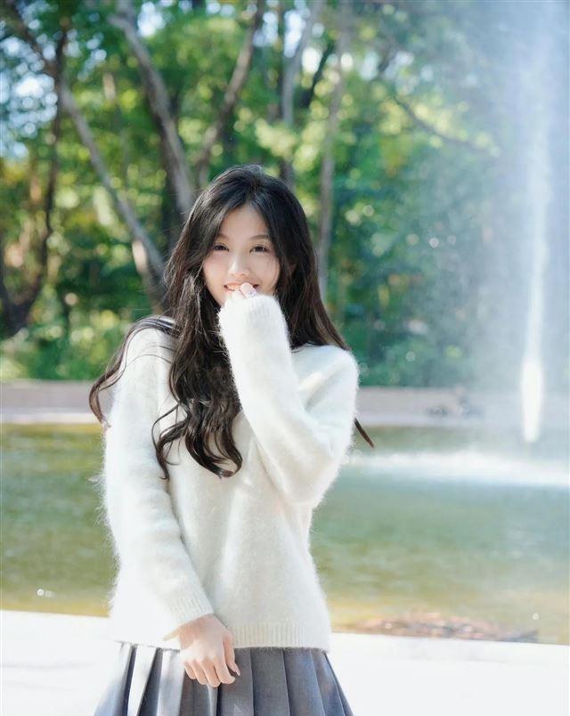 香港大学美女高文君! 五官精致, 气质独特!