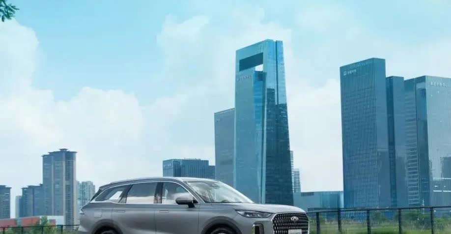 2025年各大车企目标已定！
比亚迪：　550万辆
长城汽车：400万辆
