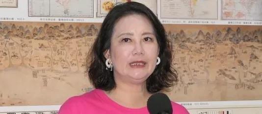 民进党团干事长吴思瑶今天受访时嚣张妄言叫嚣称，百工百业挺罢免，那是社交平台上的正