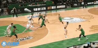 #cba# 伊福最后时刻两罚不中，被威尔斯绝平了。
这球太精彩啊，前面本来领先三