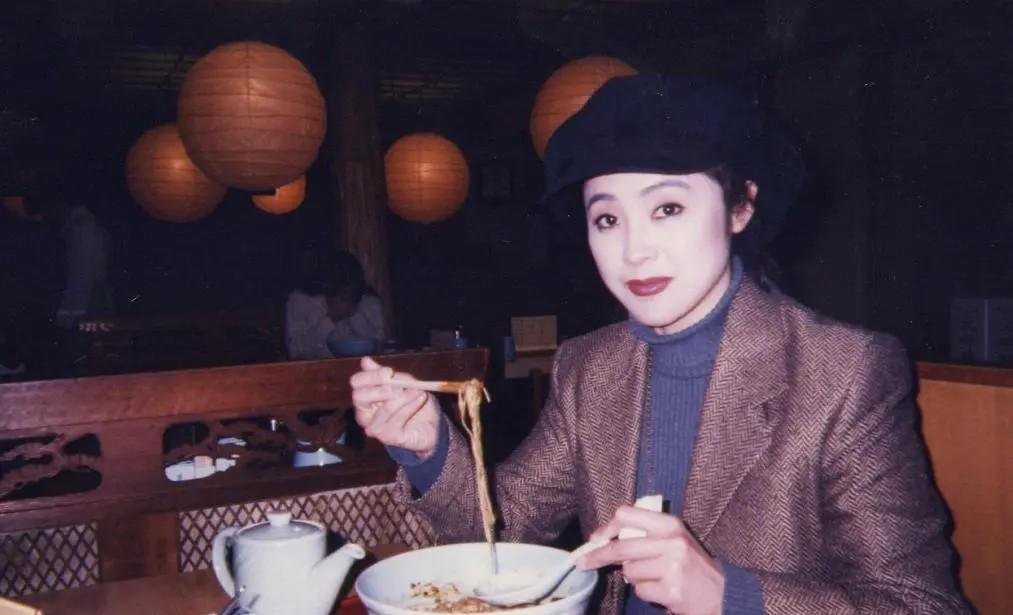 《高山下的花环》走红的女孩，与罗瑞卿之子恋爱，为何远嫁美国？
1985年初夏，北