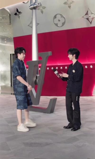 王楚钦上海“路易号”活动接受采访！
头头昨晚现身上海的“路易号”活动，在一众“流