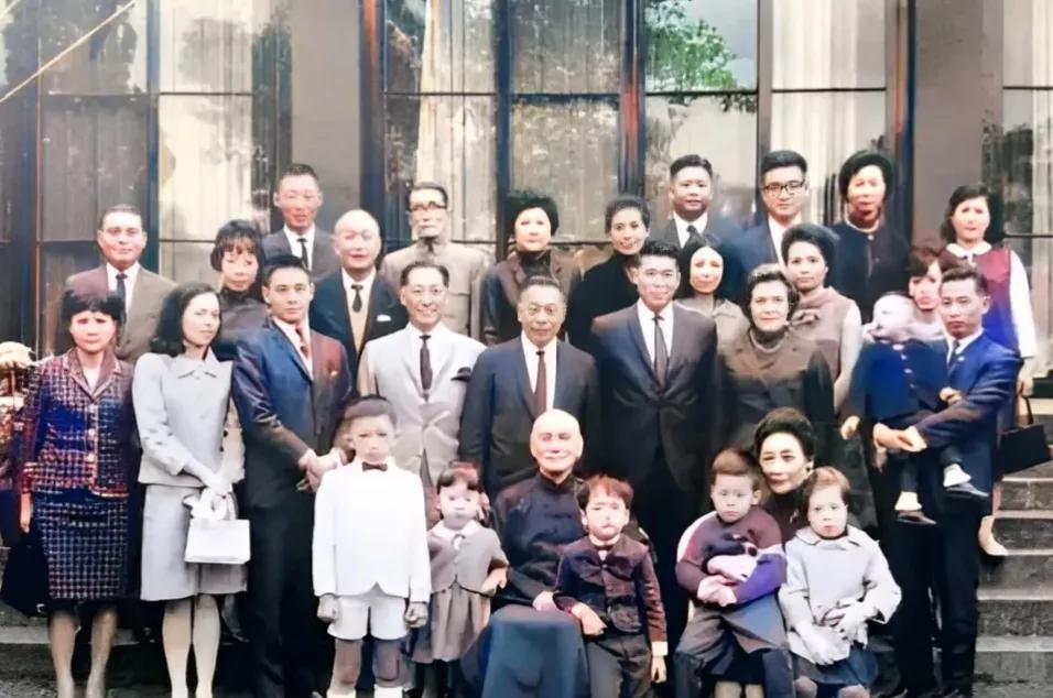 六十年代，蒋介石的全家福！留影！