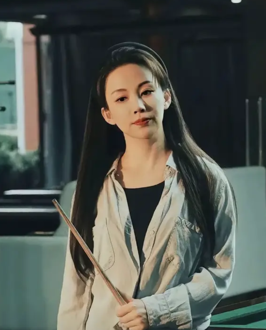 “九球天后”潘晓婷曾经是多少优质男的的月光，如今，她43岁了，还是单身一人，在婚