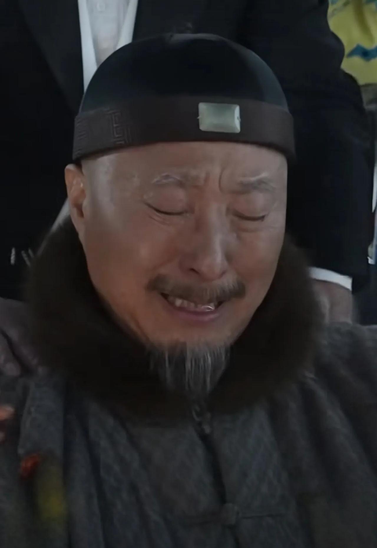 我觉得，电影《戏台》中的“侯班主”实际上就是陈佩斯自己。
       在近二十
