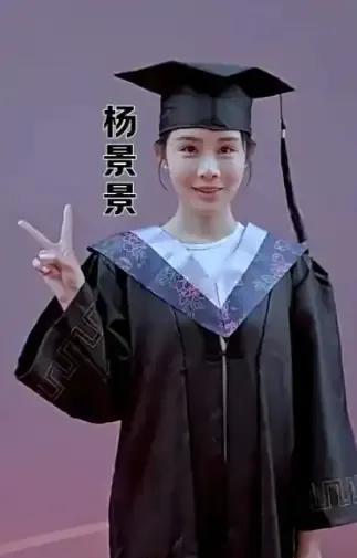 真没见过这么蠢的人！
武大杨某媛毁了男大学生的一生，这下把自己也毁了。
男生因患