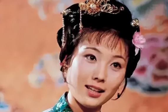曾给观众留下深刻印象的61岁“鸳鸯”郑铮离世，令人惋惜。她在演艺道路上塑造诸多经
