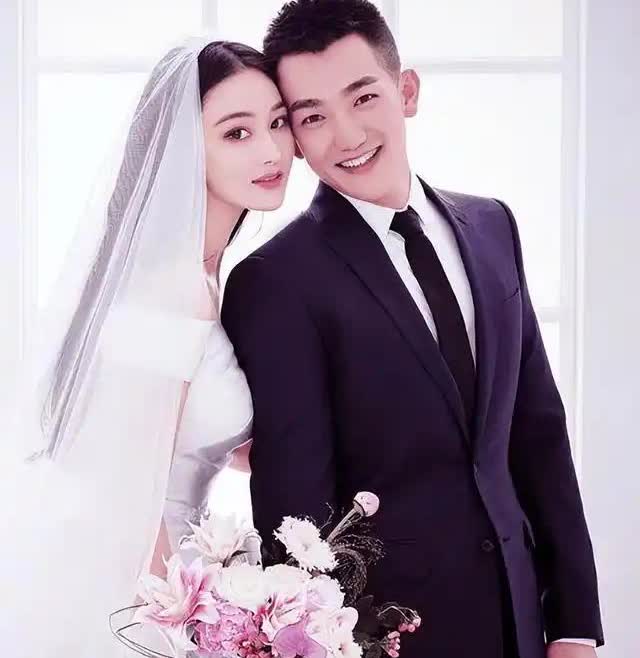 张馨予何捷结婚七周年，这对“塑料夫妻”背后有何真实故事？
今天是2025年8月