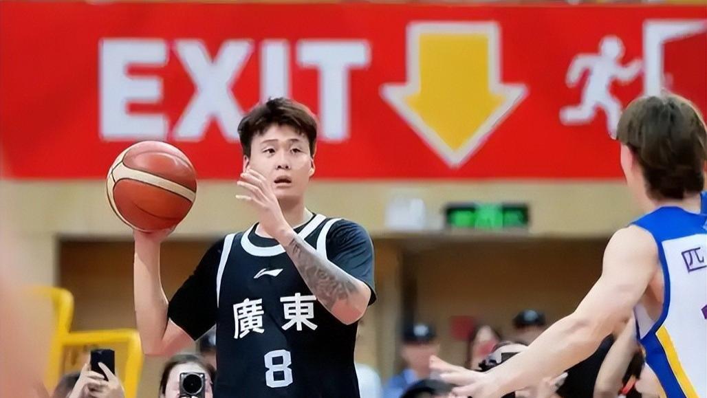 杜锋怒喷焦泊乔，只因他处理球太随意，杜润旺偷笑，徐杰很尴尬