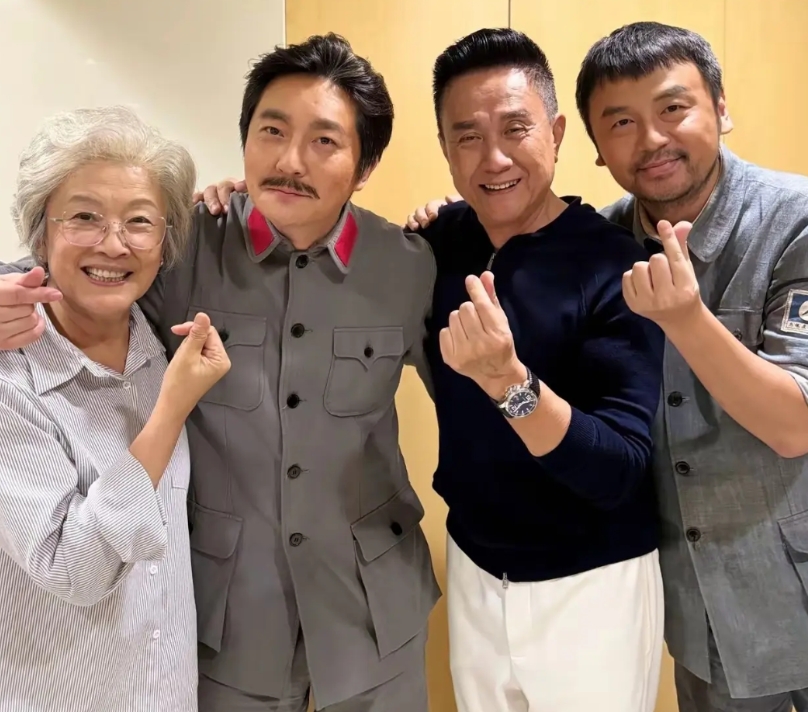 九三文艺晚会，宋春丽与雷佳音，张志坚，郭京飞 参加演出，这些演员最大的优势就是台