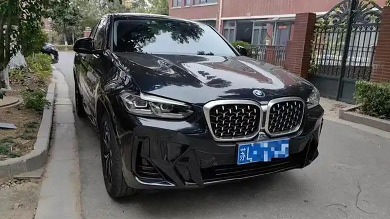 宝马X4一年多轮胎龟裂引纠纷，4S店拒免费换胎引关注