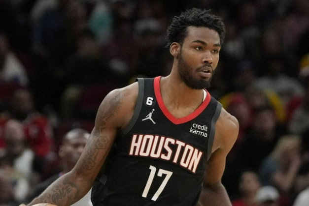 火箭肯定要在贾和伊森中二选一
毫无疑问，交易伊森是必然，下赛季留下柯基也不错，阿